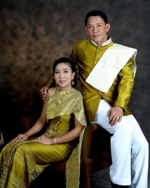 ชุดไทยพระราชนิยม และเสื้อพระราชทาน - ประเทศไทย