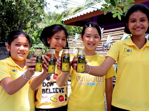 โรงเรียนบ้านโคกหาร สพป.กระบี่  จัดกิจกรรมการเลี้ยงผึ้งโพรงไทย เป็นผลิตภัณฑ์น้ำผึ้งเดือน 5 เสริมทักษะอาชีพให้กับนักเรียน