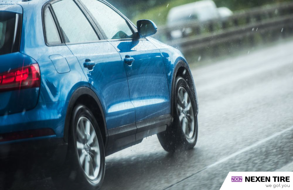 ทคนิคขับรถลุยฝนให้ปลอดภัย