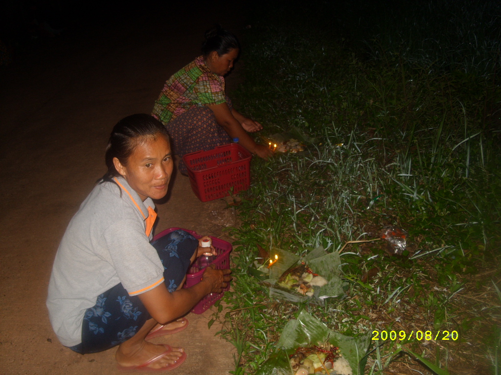 สืบสานประเพณีไทย  "บุญเดือนสิบ..บุญข้าวสาก"