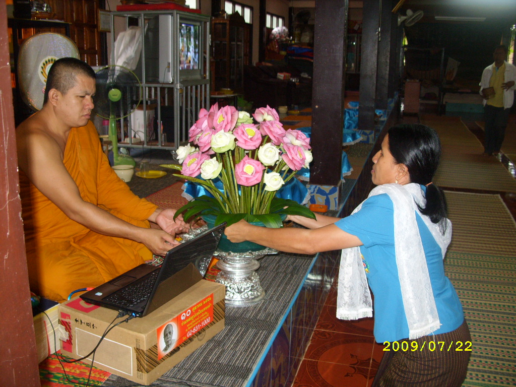 วันพระดับ...รับธรรมะระงับสรรพทุกข์...เป็นสุขถ้วนทั่ว  ครอบครัวเจริญวัฒนาสถาพร