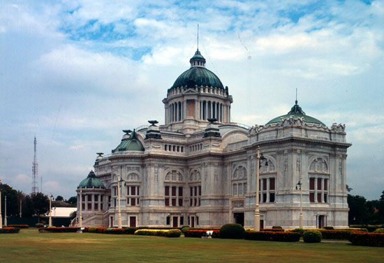 พระที่นั่งอนันตสมาคม