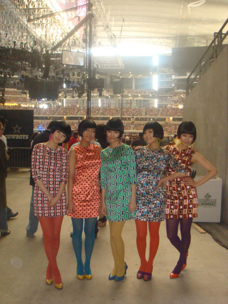   ตามไปดู..>  Wonder Girls ร่วมชมคอนฯครั้งแรกที่นิวยอร์ค สหรัฐอเมริกา j